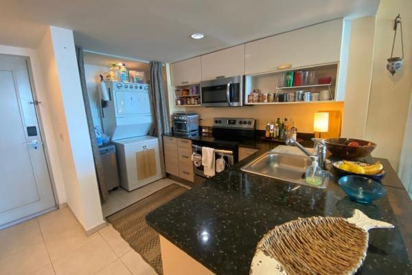 Apartamento frente al mar en coronado bay: dos estudios fusionados