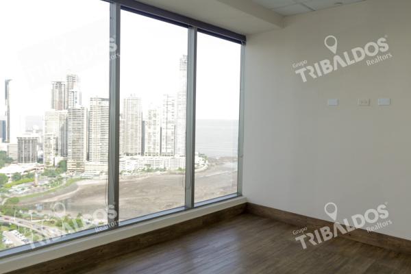 Alquiler oficina sin divisiones en torre bicsa, avenida balboa