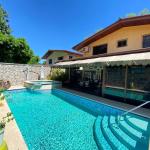 Family home with a pool and jacuzzi. just bring yo