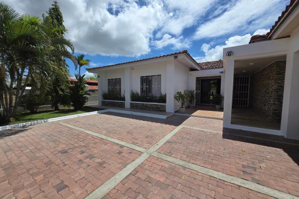 Palmeras del golf 495,000 neg. close to beach and