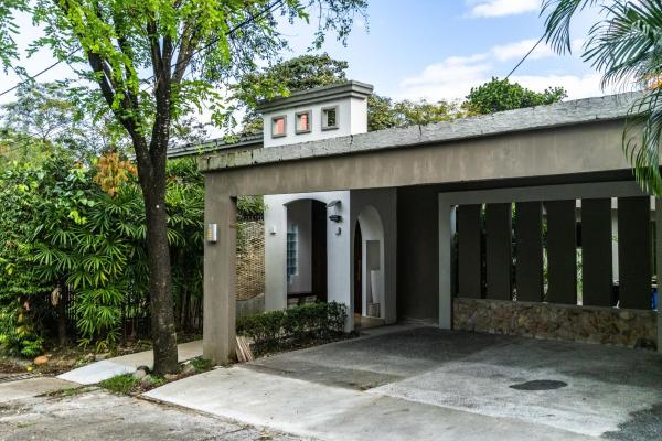 Residence for rent in altos del golf
