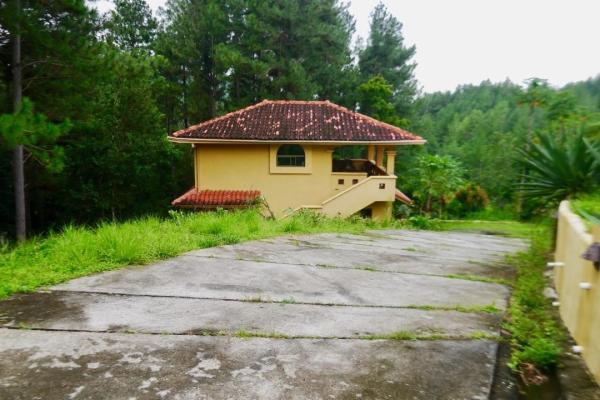 Casita de montaña y gran terreno