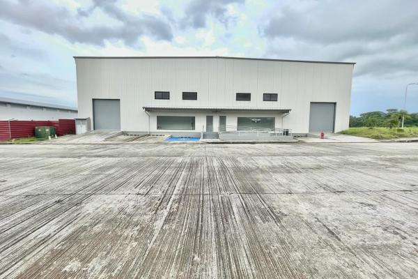 Venta o alquiler de moderna bodega en tocumen storage complex, mañanitas