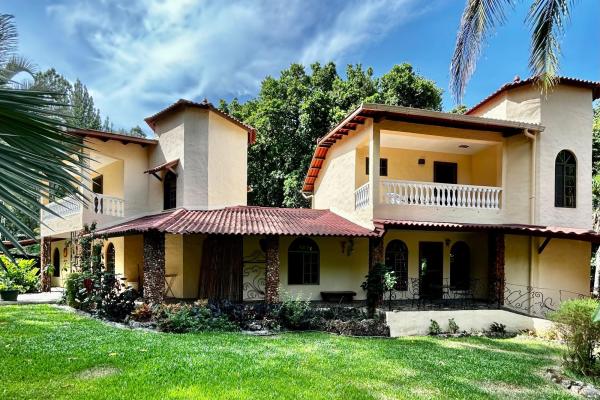 Casa en altos de maría con estudios independientes