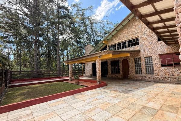 House for sale in altos de cerro azul