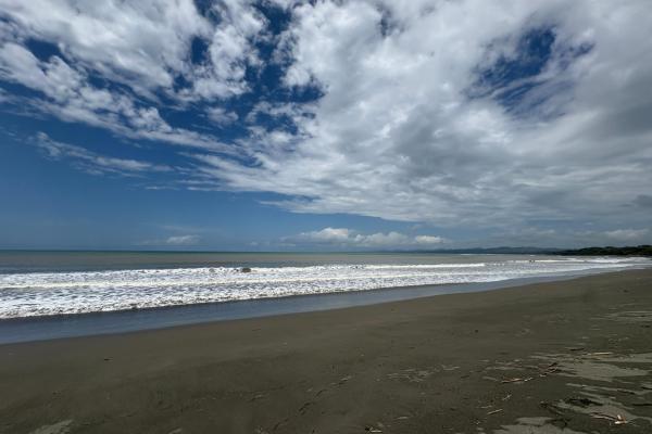 +9 hectáreas de terreno plano frente al mar en venta