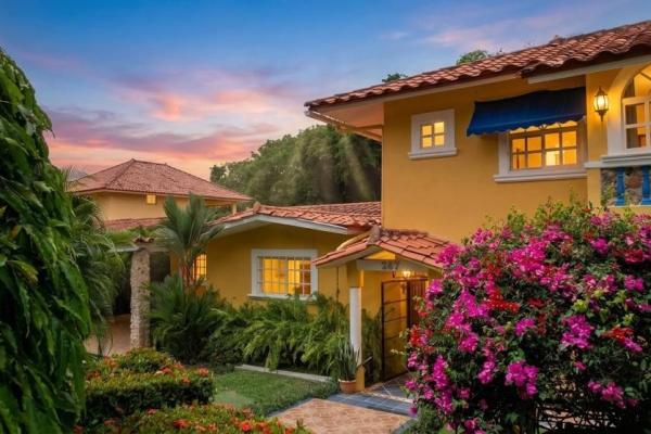 Coronado golf club home with pool