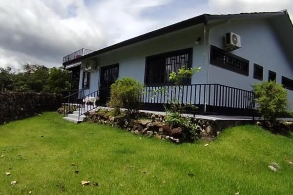 Casa en alquiler emerald drive, boquete con terraza panorámica