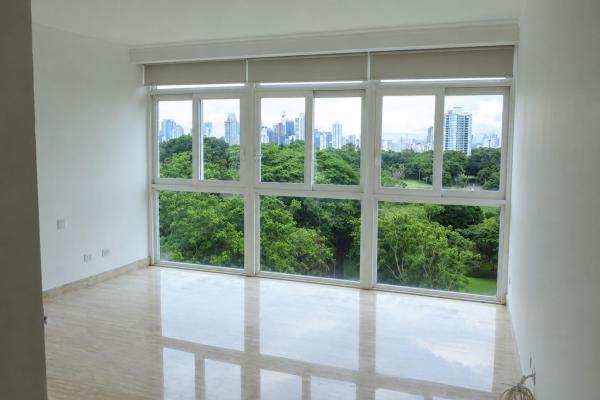 Apartment with view and access to omar park