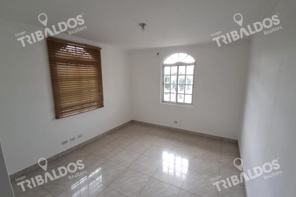 A single-family house with a pool is for sale in altos de panama.