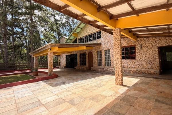 House for sale in altos de cerro azul
