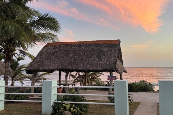 Venta de casa frente al mar, playa uverito, las tablas.