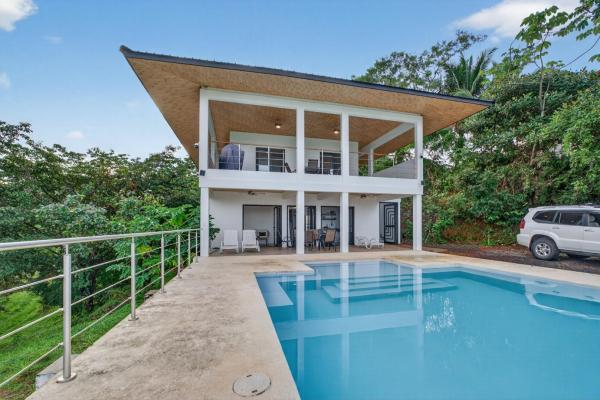 Turnkey ocean-view luxury villa in sea view hills