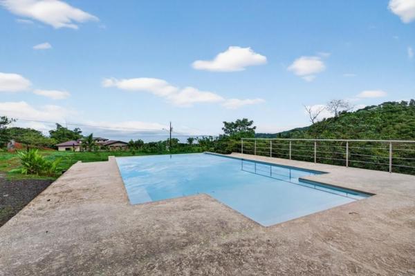 Turnkey ocean-view luxury villa in sea view hills