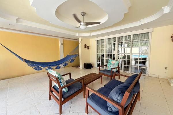 For sale:duplex house in brisas de golf, with pool