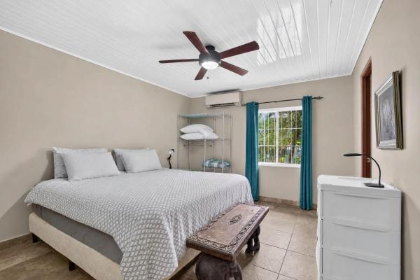 Amplia casa con piscina y apartamento para invitados