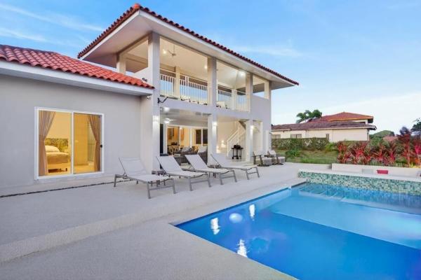Casa moderna con vista al mar en andromeda estates pedasi