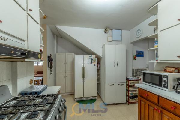 Two-story house with 4 bedrooms in altos de panamá