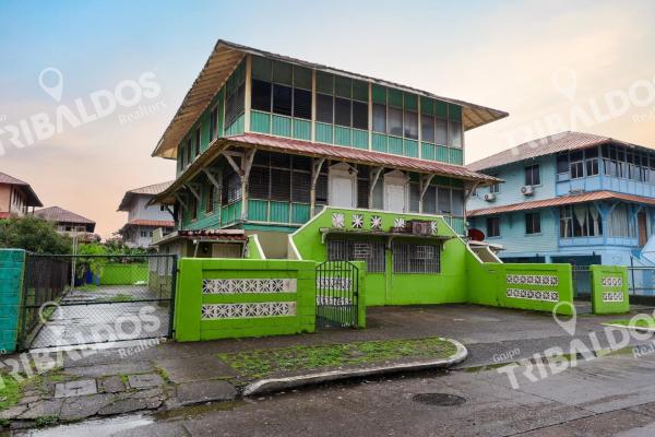 Building for sale in colon