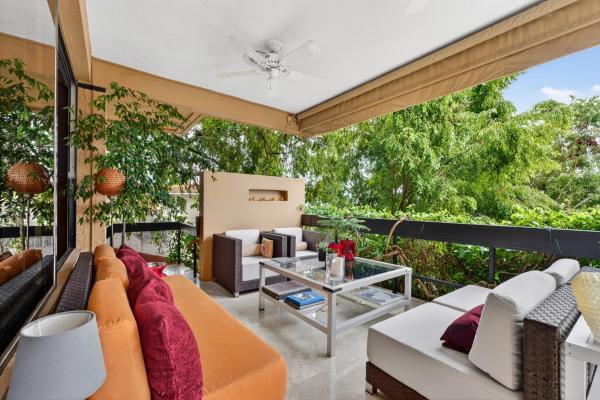 Bioclimatic architect-designed home in dos mares