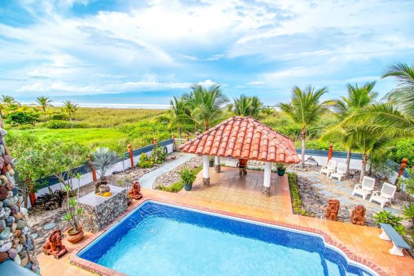 3 story beachfront house in la barqueta