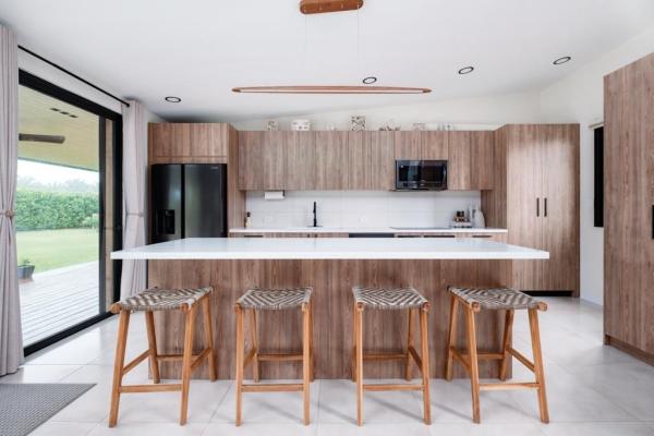 Encantadora casa costera en venta en coco beach, panamá