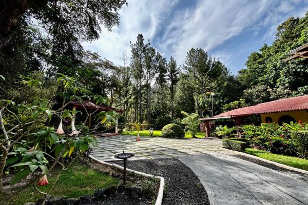 Casa en altos de maría con estudios independientes