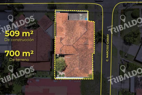 Venta de casa de 2 niveles en altos del golf