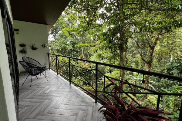 Casa con vistas a la montaña en altos del maría