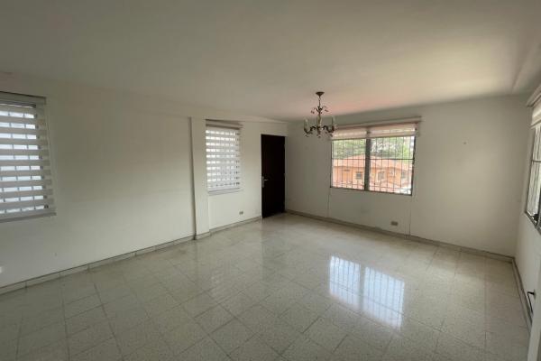 Venta de casa dos pisos con elevador en la loma (hato pintado)