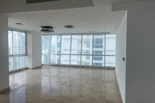 Banco vende penthouse en ph titanium