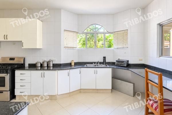 Sale of 2 houses in 1 in costa del este