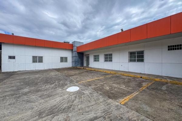 Terreno con bodega en monte oscuro