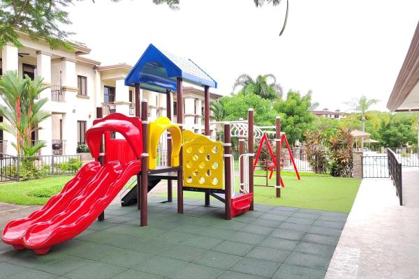 Vendo townhome en embassy club para inversionistas. generando renta.