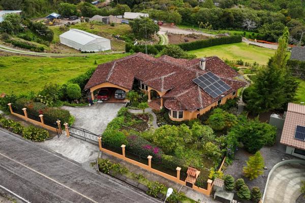 Casa en la ladera de boquete, panamá