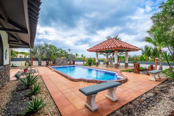 3 story beachfront house in la barqueta