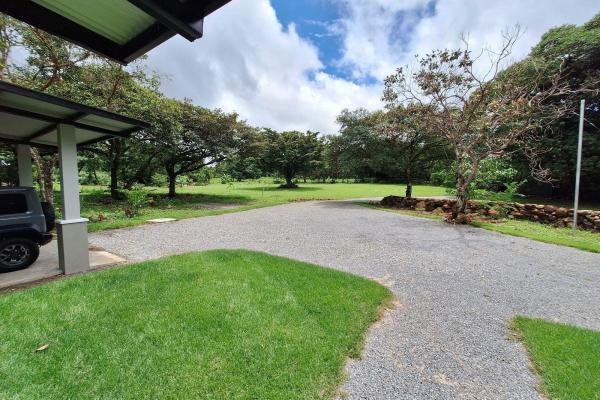 Finca ribereña con dos casas en 3,14 acres.