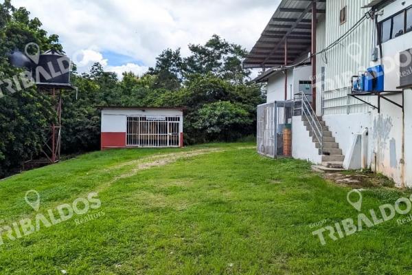 Venta de gasolinera con 2 locales comerciales en penonomé