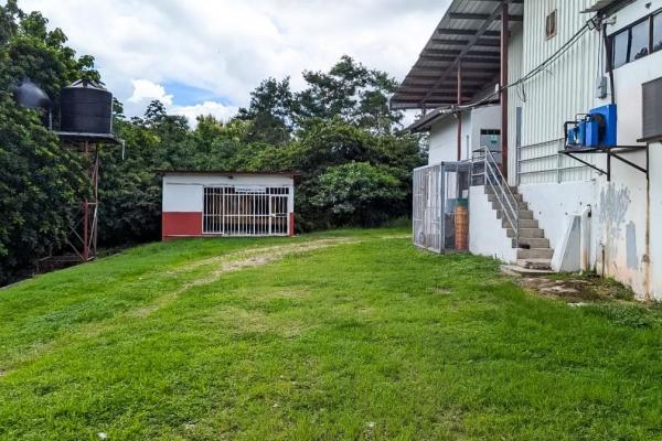 Venta de gasolinera con 2 locales comerciales en penonomé