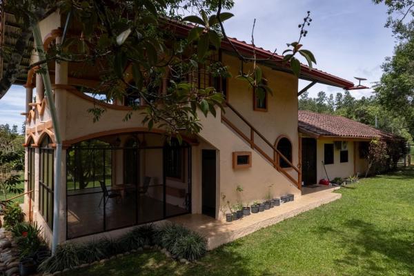 Casa en potrerillos village con apartamento tipo estudio