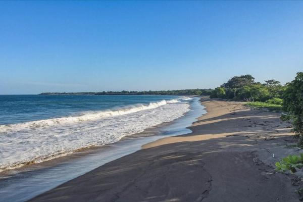Costa pedasí beachfront lot – 35m premium frontage