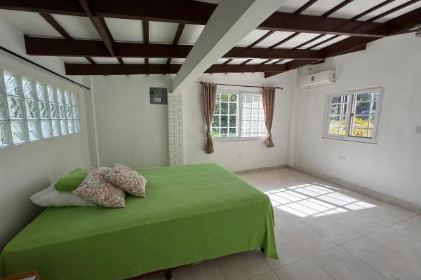 Casa para venta en el corazón de coronado!
