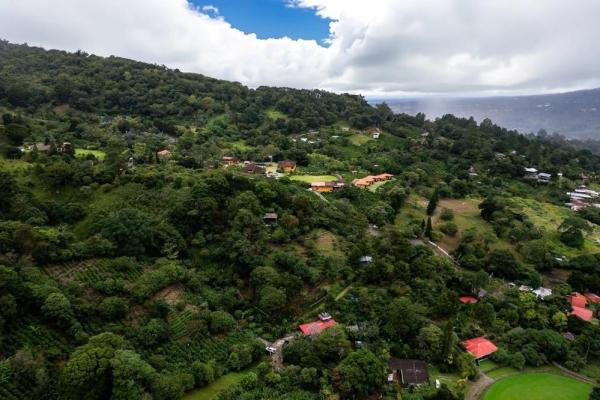 Cabaña con vistas al volcán barú en venta en jaramillo