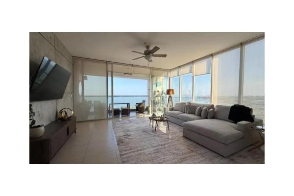 Apartment on balboa avenue