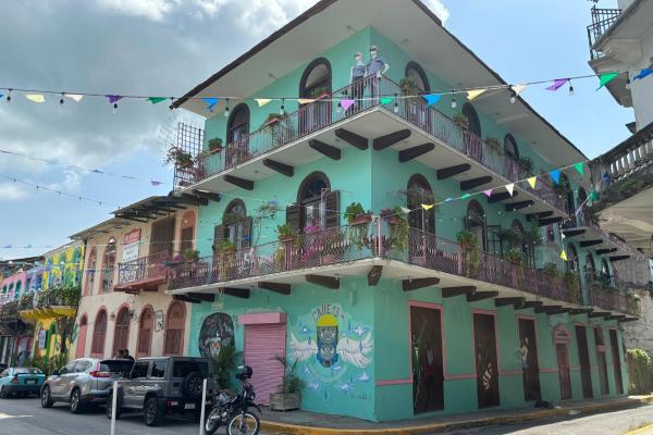 Edificio listo para operar en santa ana. (casa chocolate)