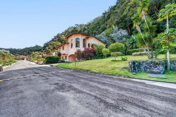 3-bedroom villa in valle escondido, boquete,panama
