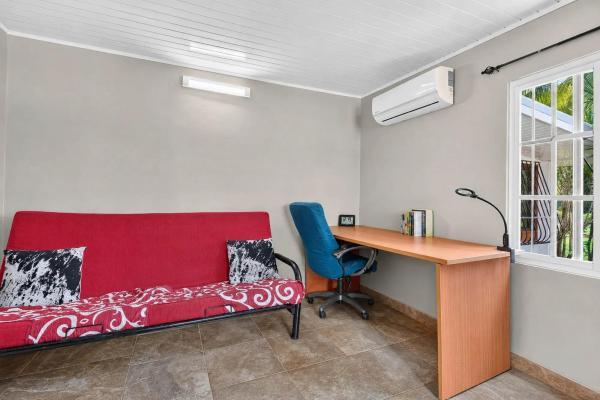 Amplia casa con piscina y apartamento para invitados