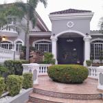Majestuosa casa de 3 niveles en el club de golf de panamá.
