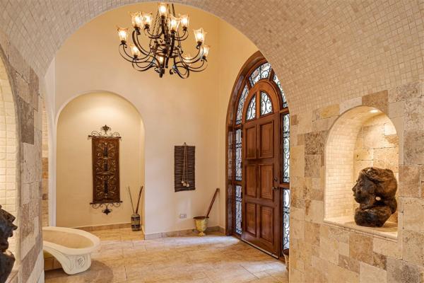 Luxurious estate residence in valle escondido
