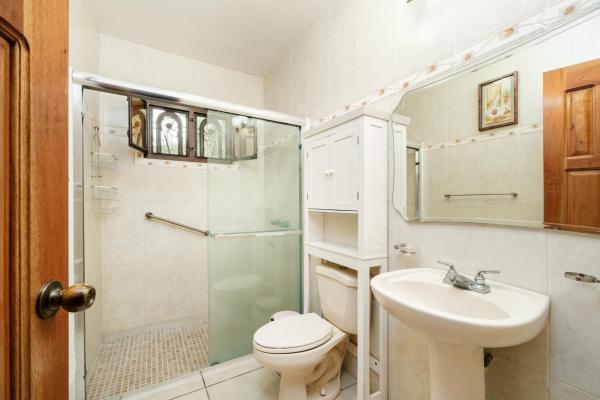 Beautifully maintained 3-bedroom home with guest s